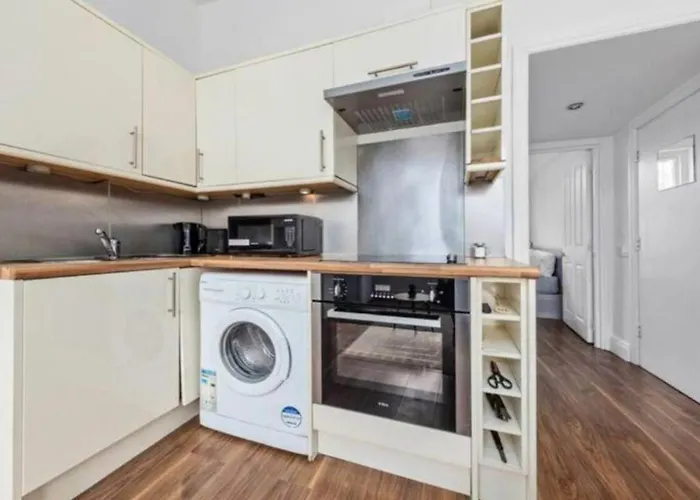 London - 2 Bedroom Flat Near Clapham Junction Cj