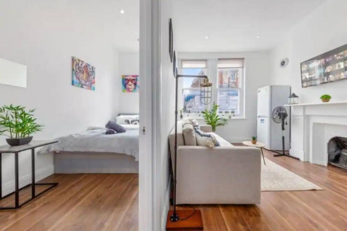 - 2 Bedroom Flat Near Clapham Junction Cj Londra